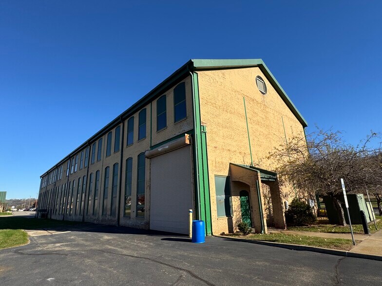 More Photos Of 30 S Linden St, Duquesne Warehouse For Lease