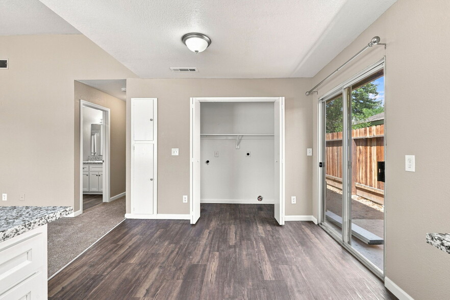 More Photos Of 1262 N Marks Ave, Fresno Apartments For Sale