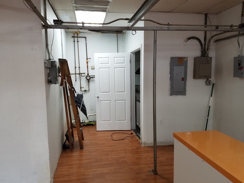 More Photos Of 13613-13637 Annapolis Rd, Bowie Storefront For Sale