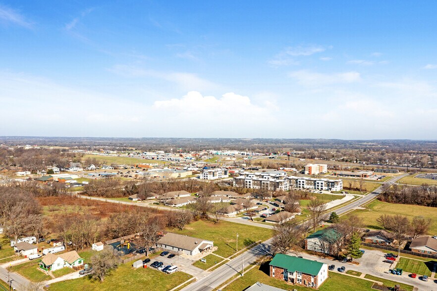 More Photos Of 408 SE 7th St, Oak Grove Apartments For Sale