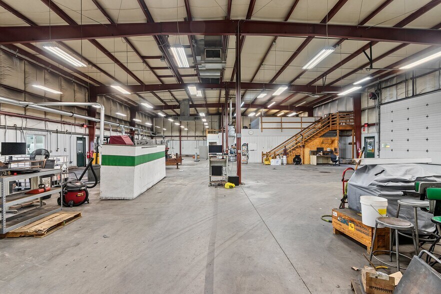 More Photos Of 3300 Commodity Ln, Green Bay Manufacturing For Sale