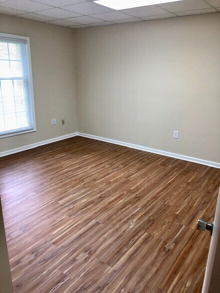 More Photos Of 10 Auer Ct, East Brunswick Medical For Sale