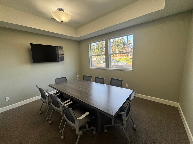 More Photos Of 2210 NE 22nd St, Lincoln City Office For Lease