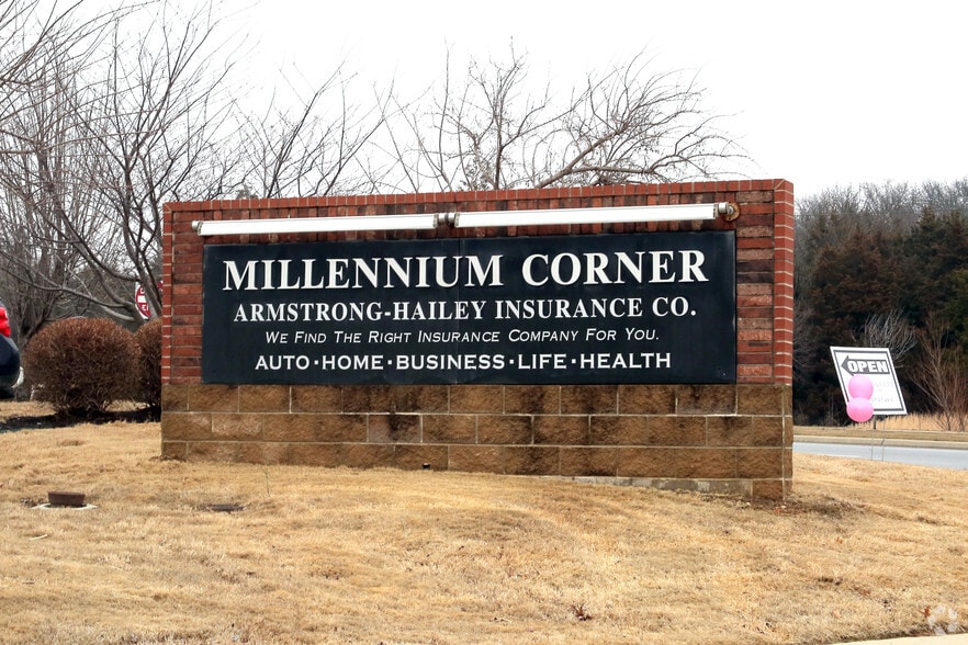 More Photos Of 3887 N Crossover Rd, Fayetteville Office For Lease
