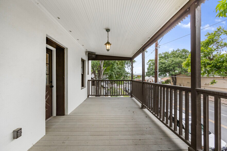 More Photos Of 425 E Main St, Fredericksburg Restaurant For Sale