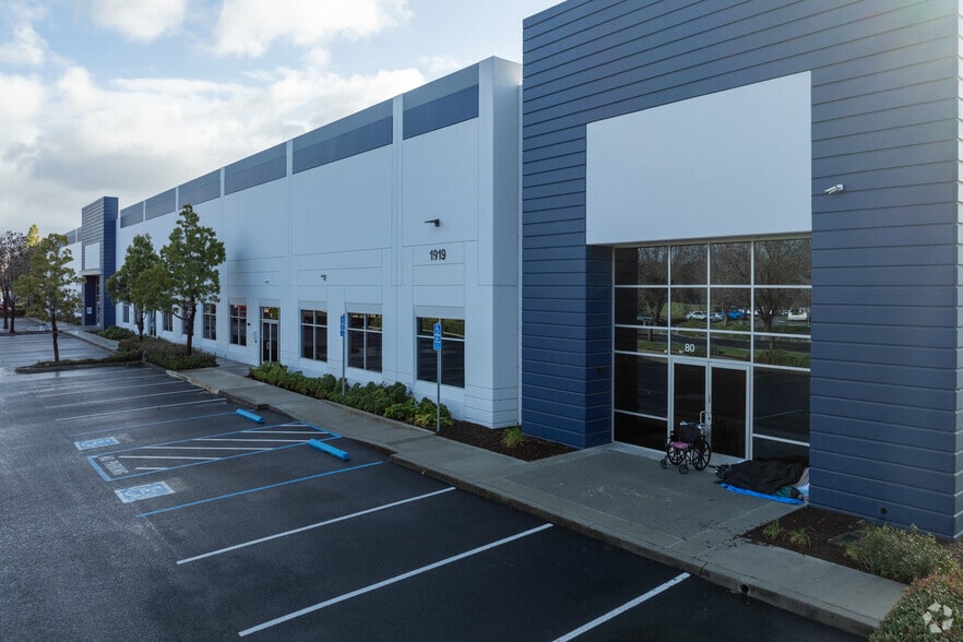 More Photos Of 1919 Monterey Rd, San Jose Warehouse For Lease