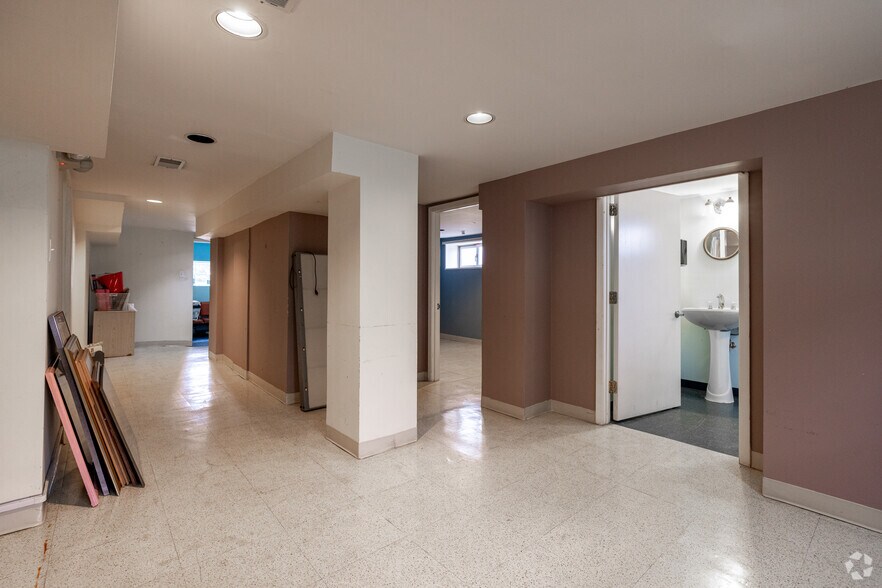More Photos Of 914 Clifton Ave, Clifton Medical For Sale