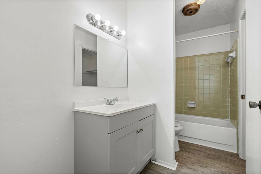 More Photos Of 601 Village Green Dr, Mobile Apartments For Sale