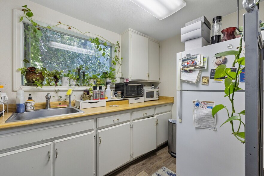 More Photos Of 920 W Main St, Visalia Coworking Space