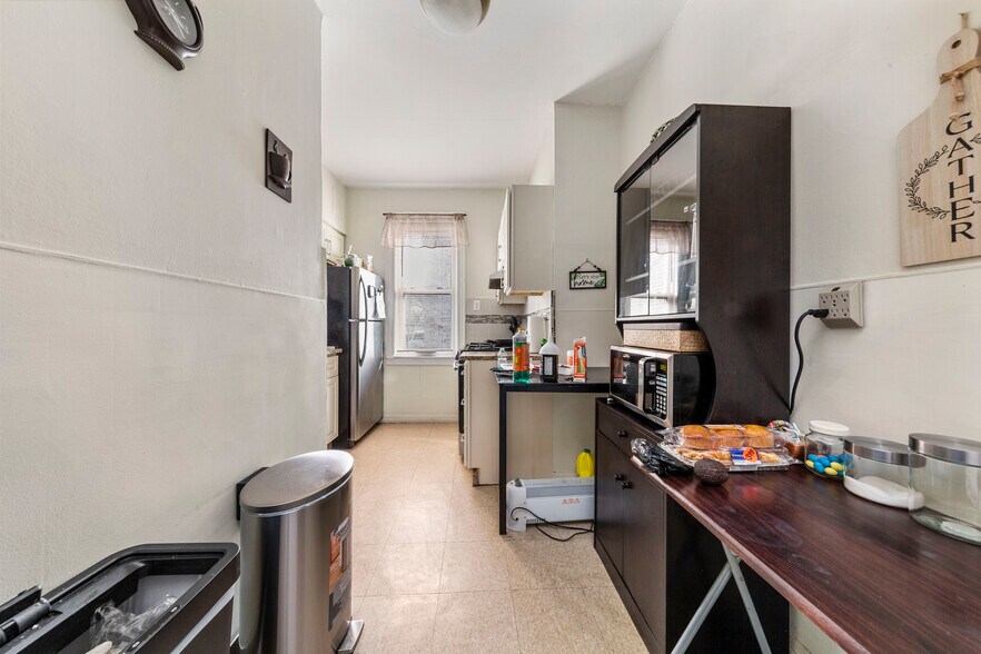 More Photos Of 6930 Myrtle Ave, Glendale General Retail For Sale