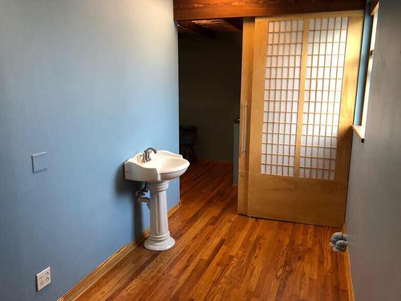 More Photos Of 637 Willis Ave, Williston Park Storefront Retail Office For Lease