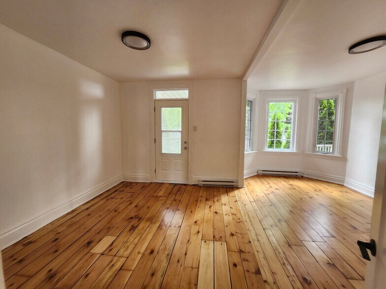More Photos Of 301-307 Boul Du Havre, Salaberry-de-valleyfield Apartments For Sale