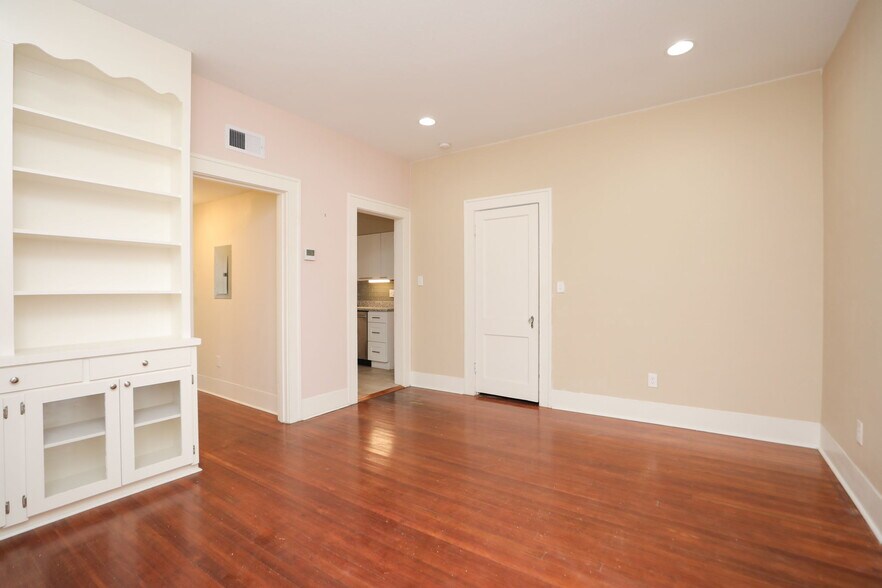 More Photos Of 717 Broadway St, Galveston Apartments For Sale