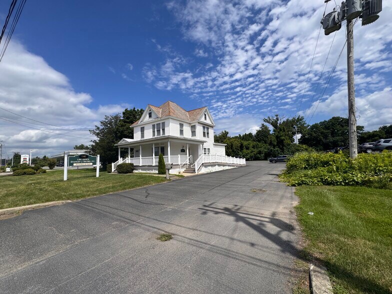 More Photos Of 1147 Troy Schenectady Rd, Latham Office For Sale