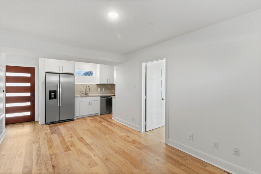 More Photos Of 319 Eastwood St, Houston Apartments For Sale