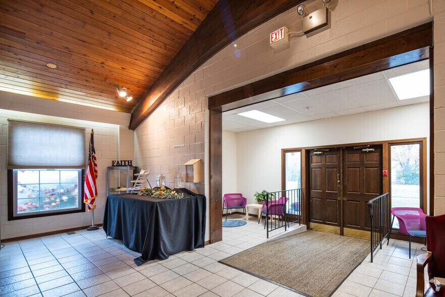 More Photos Of 5333 151st St, Oak Forest Religious Facility For Lease