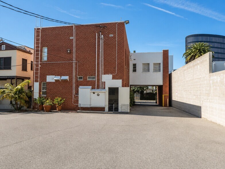 More Photos Of 212 S Gale Dr, Beverly Hills Office For Lease