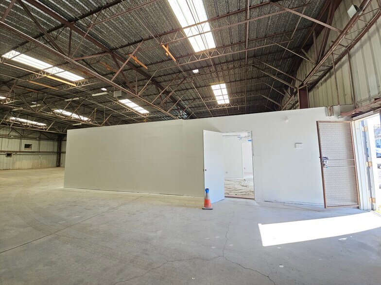 More Photos Of 3829 Rising Sun Rd, Bullhead City Distribution For Lease