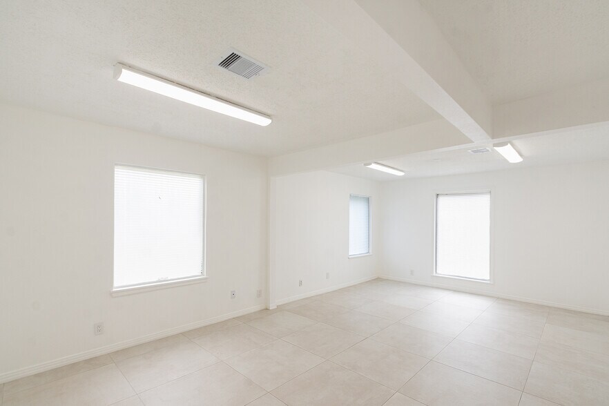 More Photos Of 5904 Dolores St, Houston Office For Lease