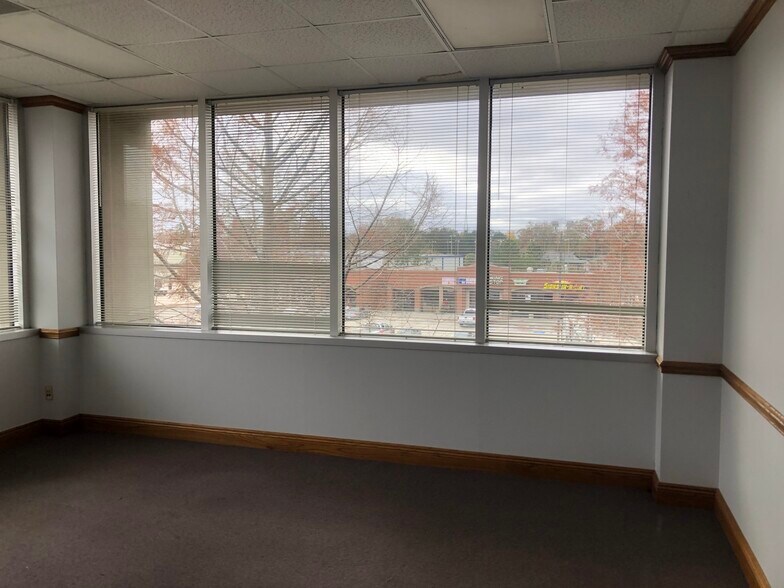 More Photos Of 3029 S Sherwood Forest Blvd, Baton Rouge Loft Creative Space For Lease