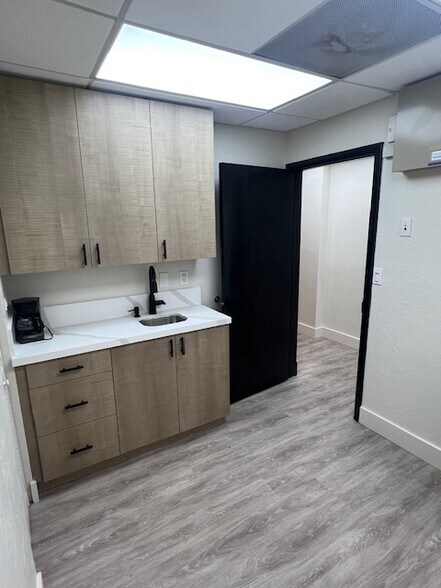 More Photos Of 4050 Sheridan St, Hollywood Medical For Lease