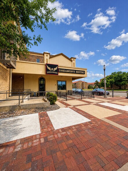Primary Photo Of 1001 University Ave, Lubbock Apartments For Lease