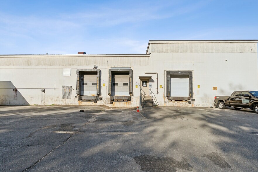 More Photos Of 122 Avenue of Industry, Waterbury Distribution For Sale