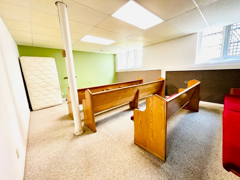 More Photos Of 1601 NE Madison Ave, Peoria Religious Facility For Sale