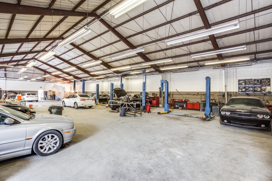 More Photos Of 11603-11607 Denton Dr, Dallas Showroom For Sale