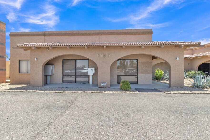 Primary Photo Of 13711 W Camino Del Sol, Sun City West Medical For Lease