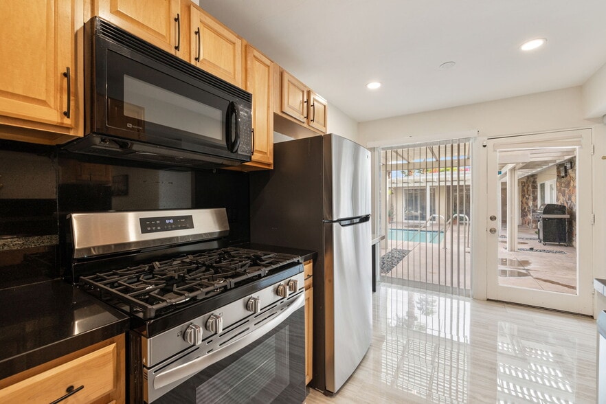 More Photos Of 1425 S Via Soledad, Palm Springs Apartments For Sale