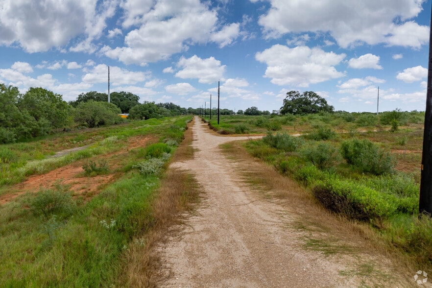 More Photos Of 20231 Pleasanton Rd, San Antonio Trailer Camper Park For Sale