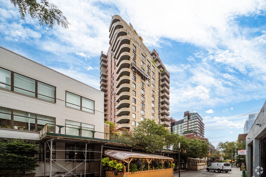 More Photos Of 140 Charles St, New York Apartments For Lease