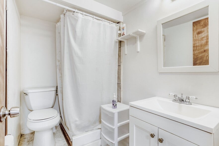 More Photos Of 2020 NE 102nd Ave, Portland Medical For Sale