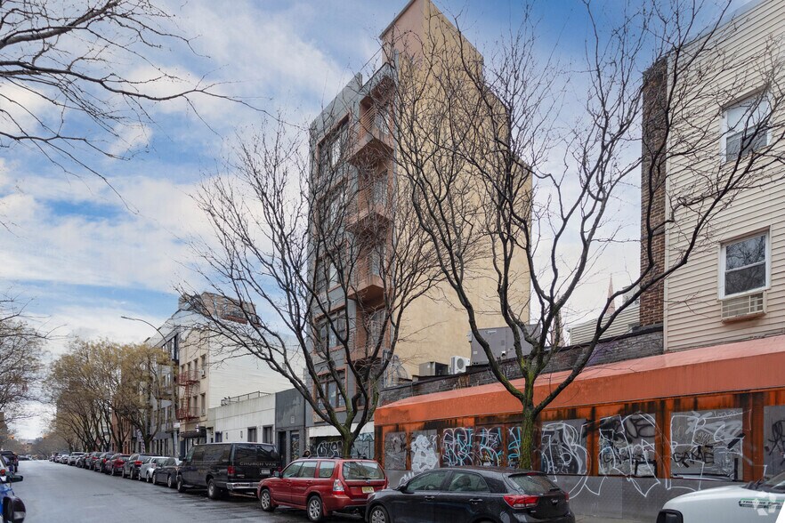 More Photos Of 135 Boerum St, Brooklyn Apartments For Sale