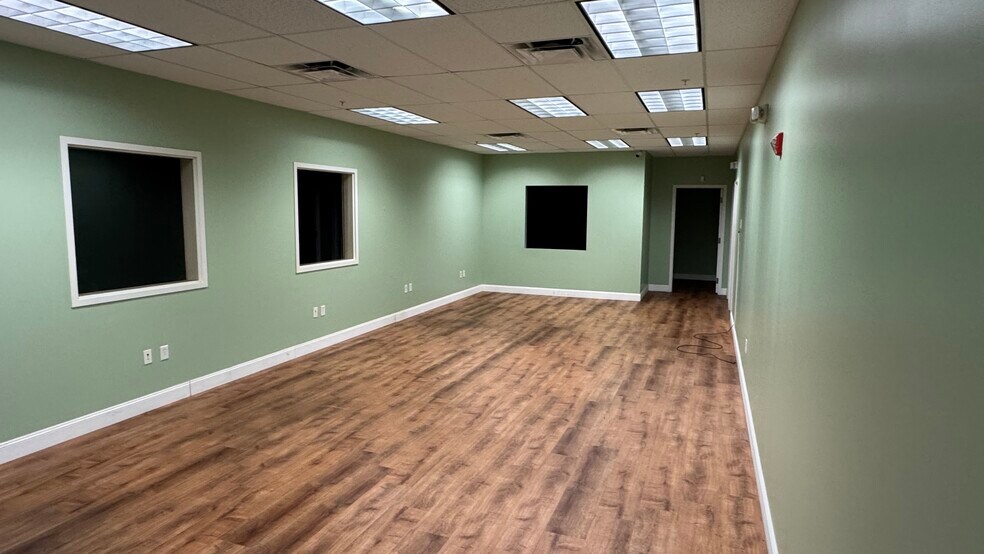 More Photos Of 740 S Powerline Rd, Deerfield Beach Warehouse For Lease