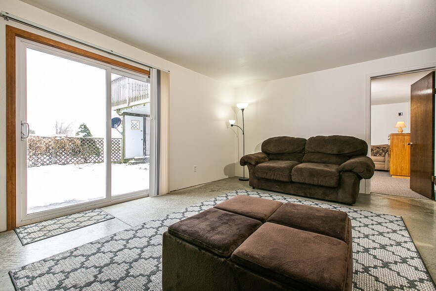 More Photos Of 14877 Hwy 20, East Dubuque Restaurant For Sale