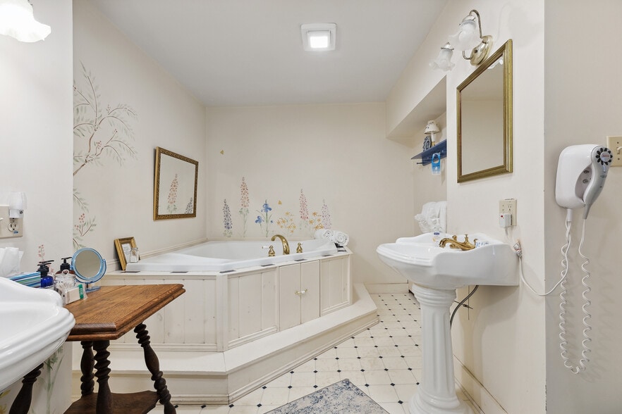 More Photos Of 67 Pleasant View Rd, Bradford Hotel For Sale