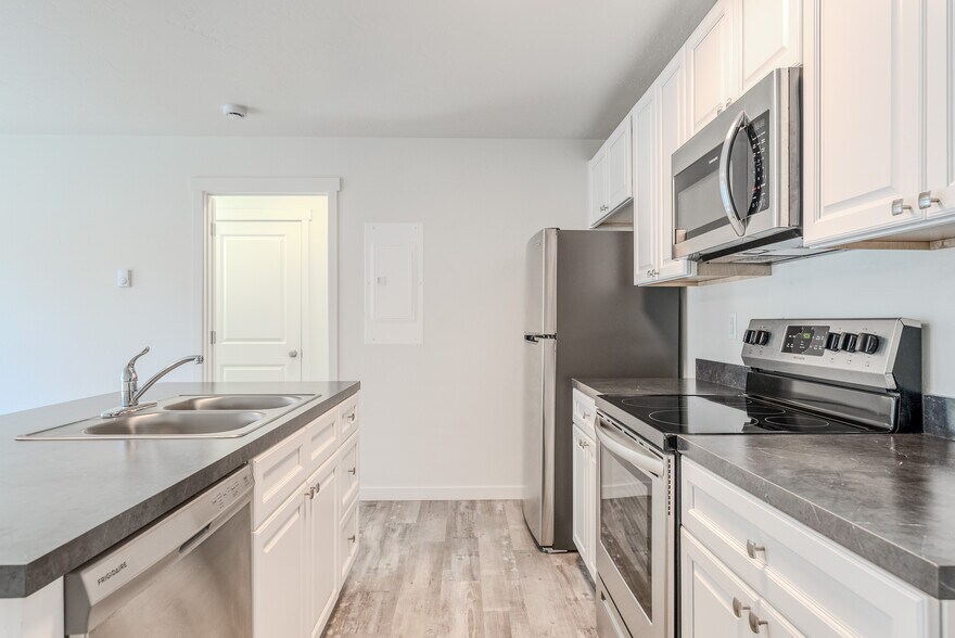 More Photos Of 128 E Evergreen Dr, Kalispell Apartments For Sale