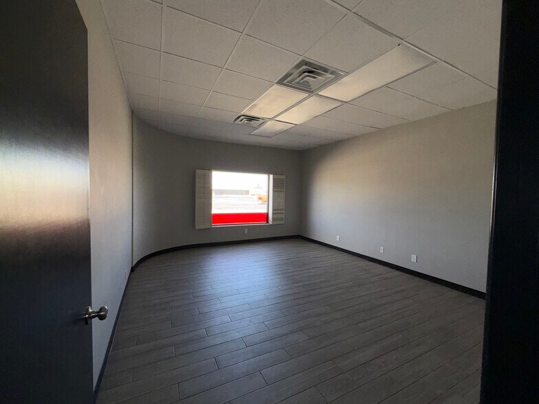 More Photos Of 2506 N Grandview Ave, Odessa Office For Lease