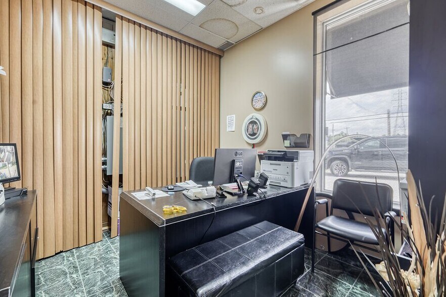 More Photos Of 370 Boul Desjardins, Maniwaki Freestanding For Sale