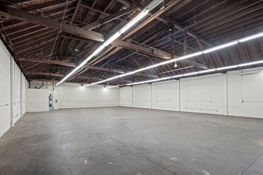 More Photos Of 215 W 15th St, Los Angeles Warehouse For Sale