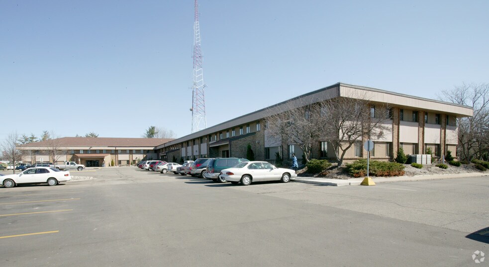 More Photos Of 913 W Holmes Rd, Lansing Medical For Sale