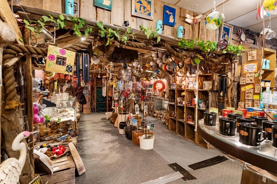 More Photos Of 311 E Central Ave, Mackinaw City Storefront For Sale