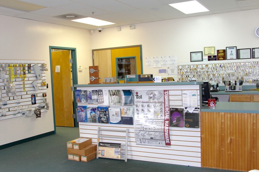 More Photos Of 8725 Youngerman Ct, Jacksonville Warehouse For Sale