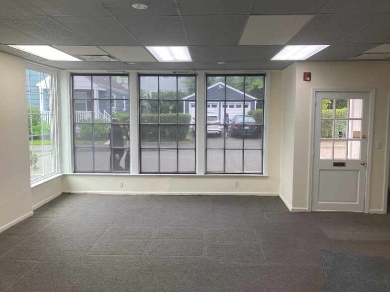 More Photos Of 21 Northfield St, Greenwich Freestanding For Lease