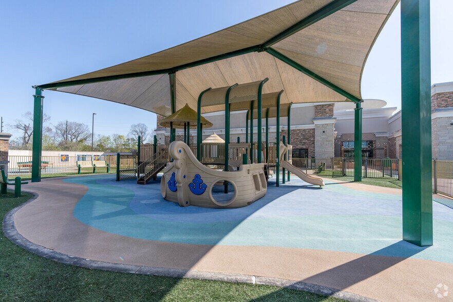 More Photos Of 6025 Highway 6 N, Houston General Retail For Sale