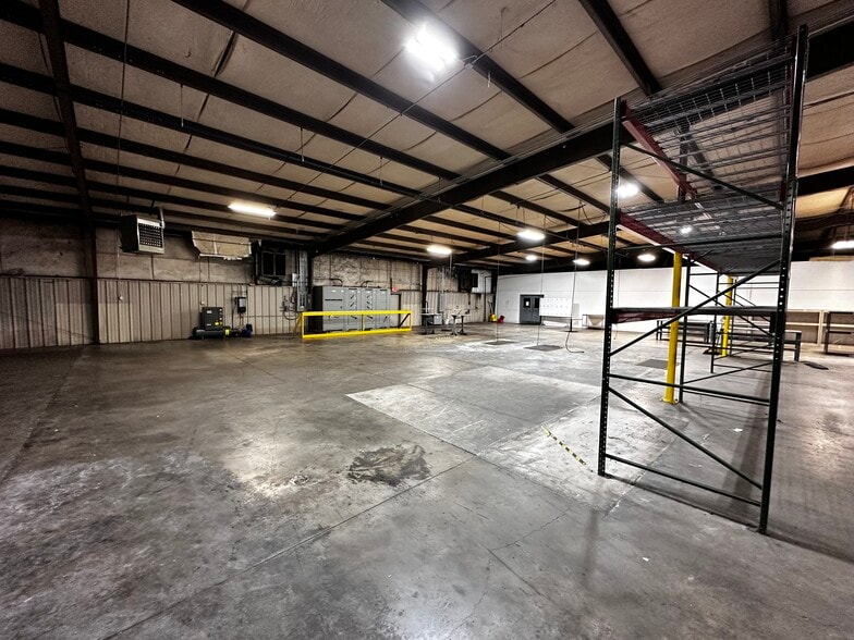 More Photos Of 2169 Centennial Dr, Gainesville Warehouse For Lease