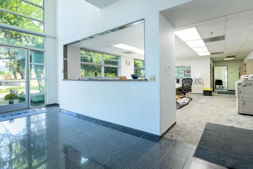 More Photos Of 1780 E Lemonwood Dr, Santa Paula Manufacturing For Lease