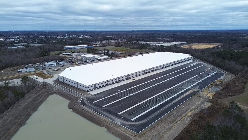 More Photos Of 271 Benton Road, Suffolk Distribution For Lease